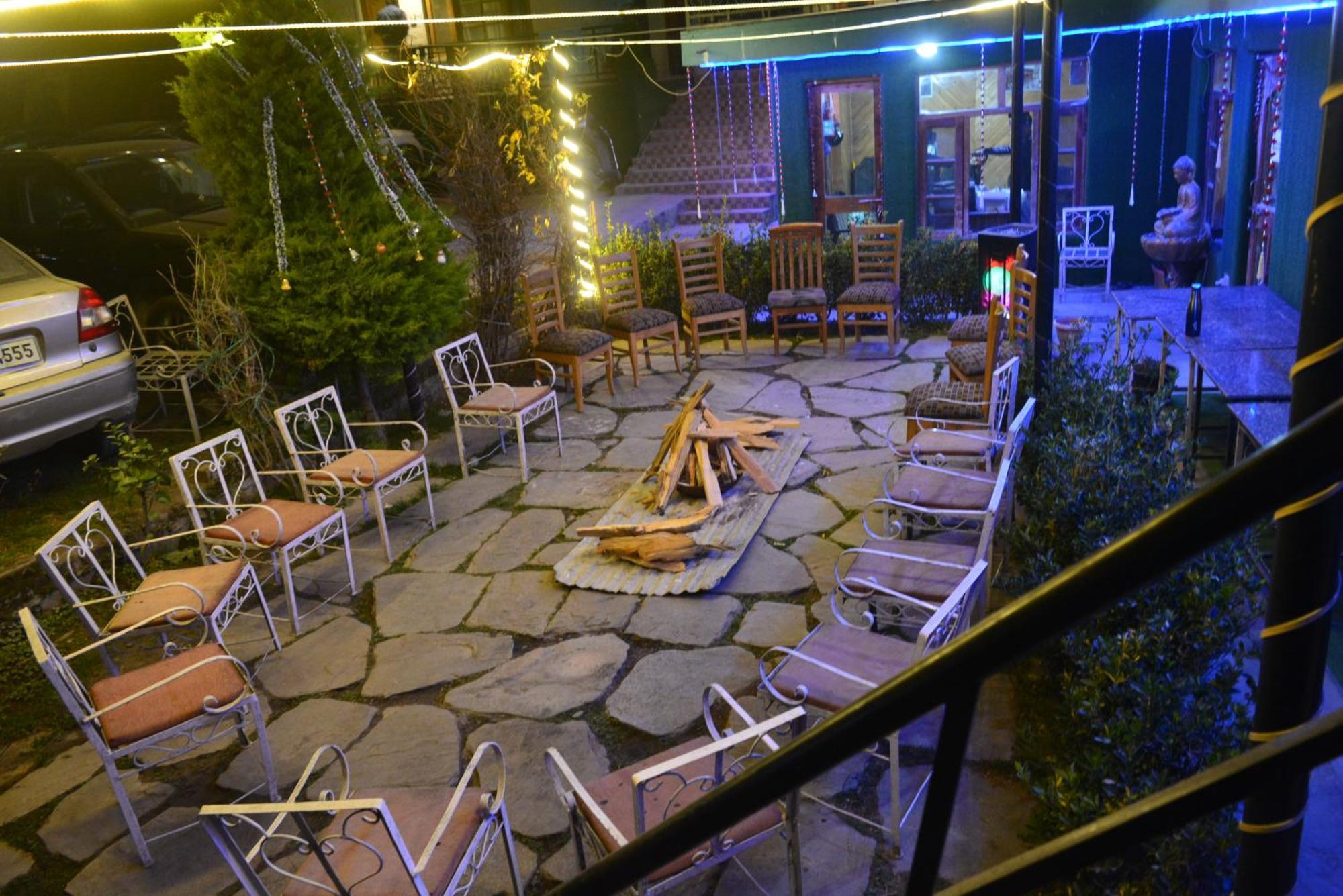 The Neelgiris Hotel Manali  Exterior photo