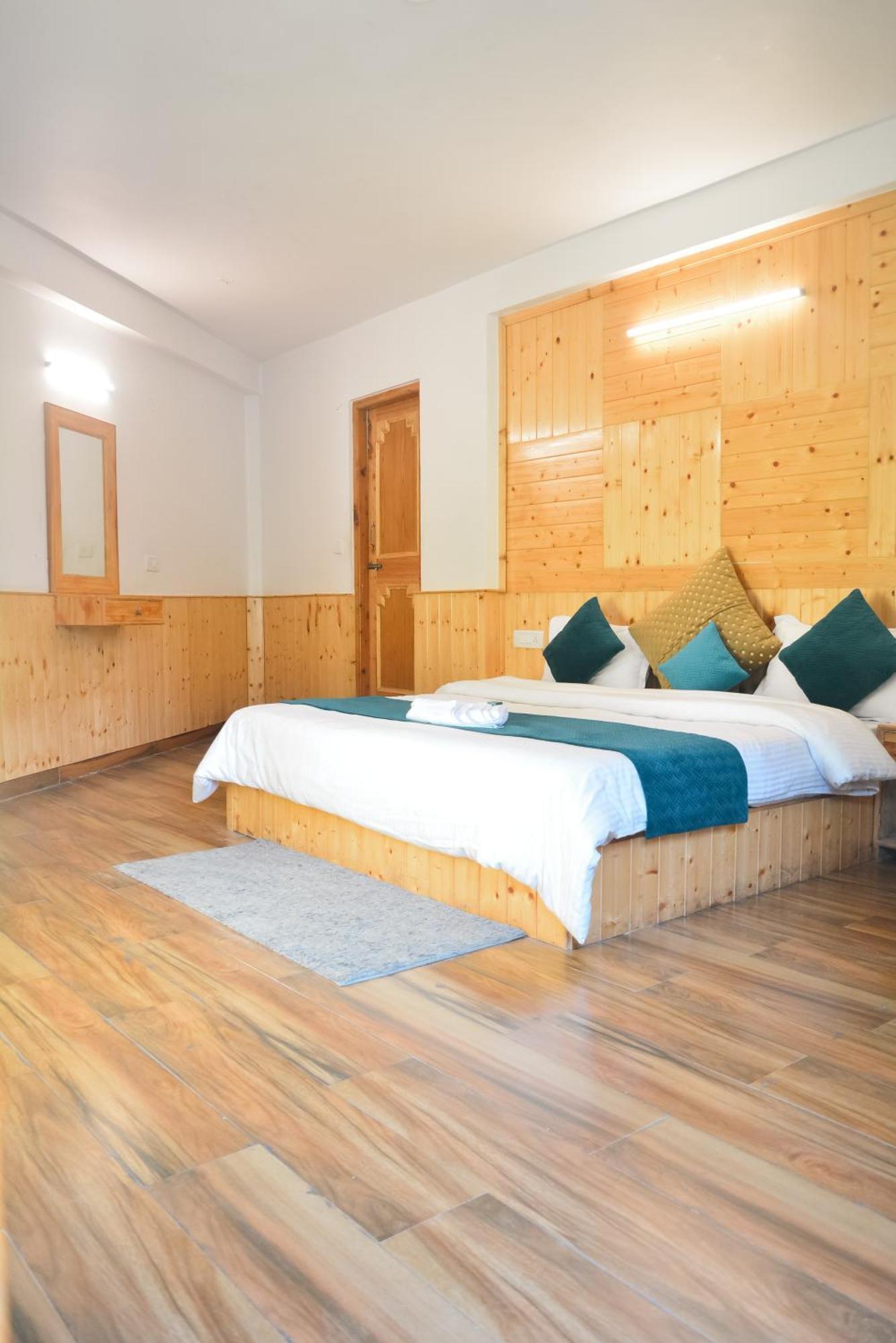 The Neelgiris Hotel Manali  Exterior photo
