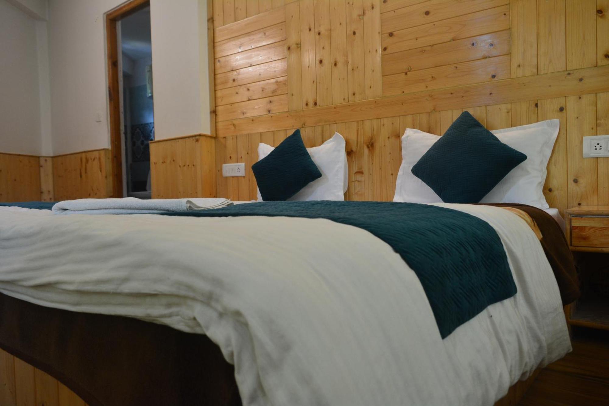 The Neelgiris Hotel Manali  Exterior photo